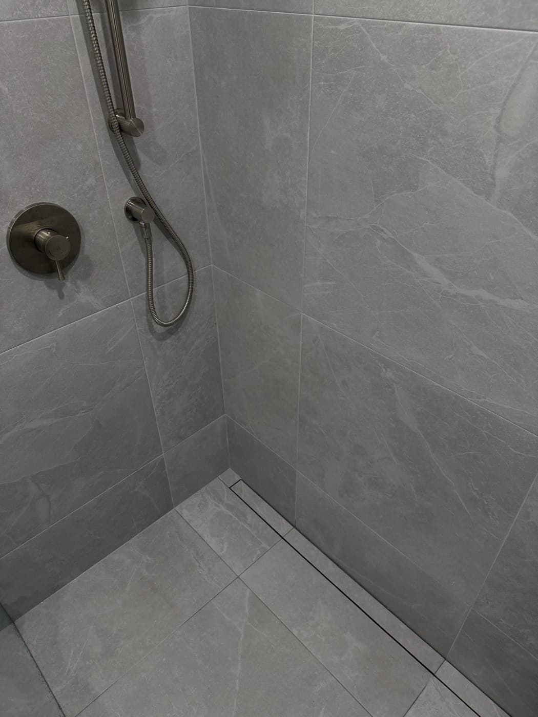 Curbless corner & linear drain